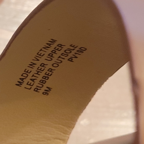 Michael Kors Elena Platform Size 9 NWOB - Picture 8 of 8